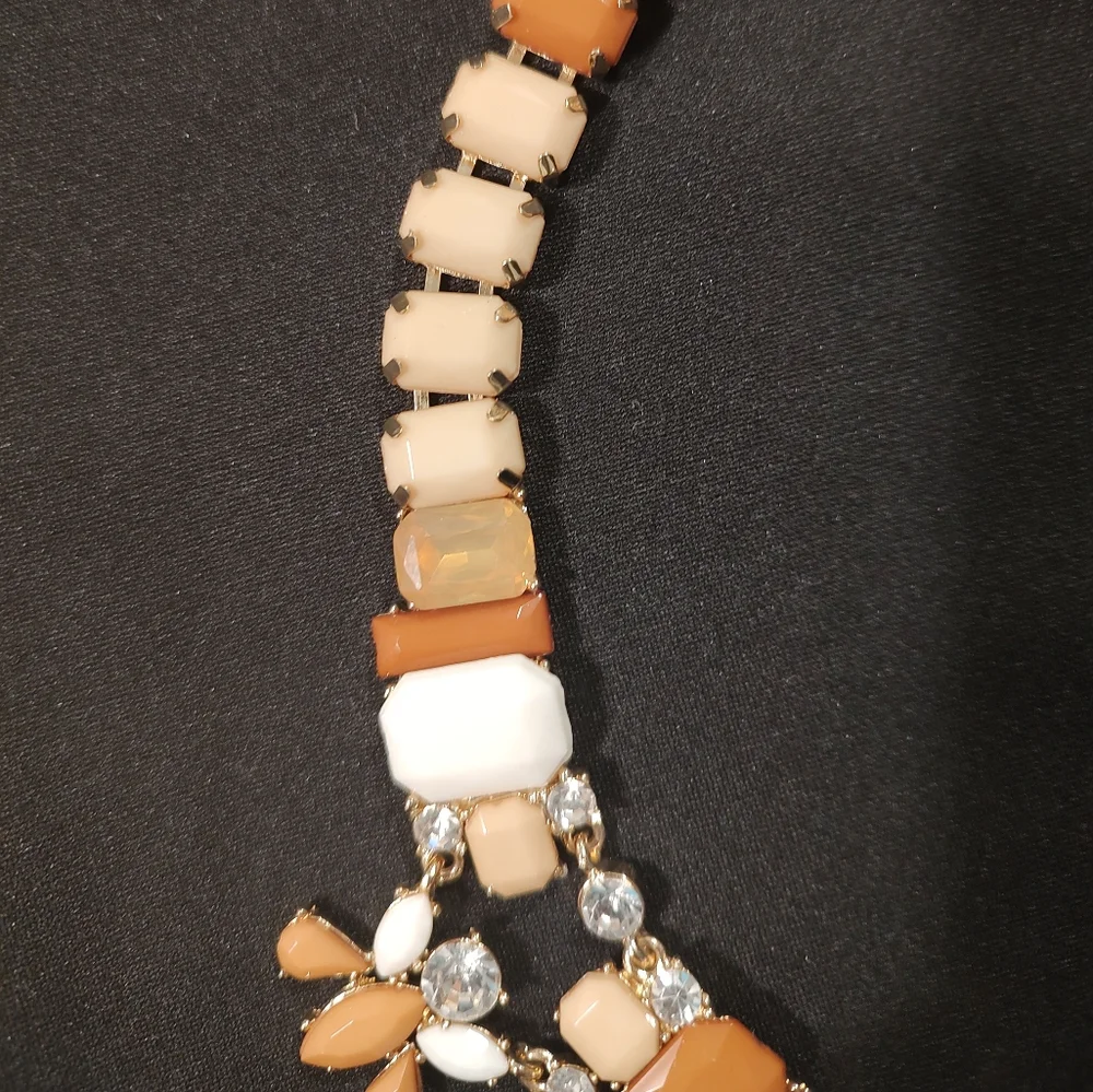 Daisy Angel necklace. New. - Picture 9 of 14